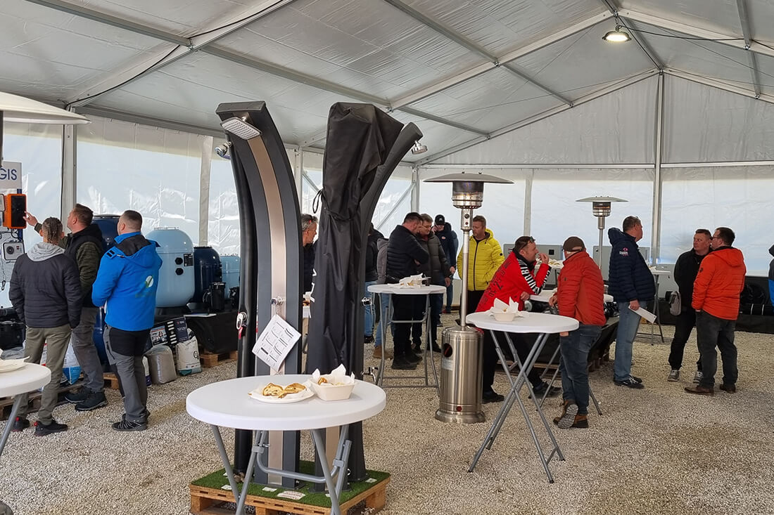 den otvorenych dveri bazanari